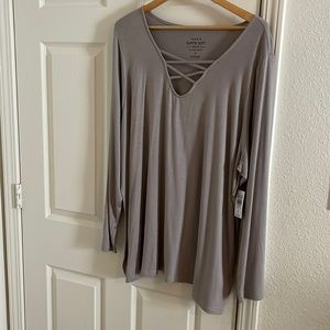 NWT Torrid sz4 strappy V neck tee